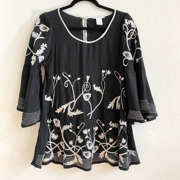Esley Blouse Size M Embroidered Detail White Black Flowy Button Back‎ Top Blouse - Picture 4 of 8
